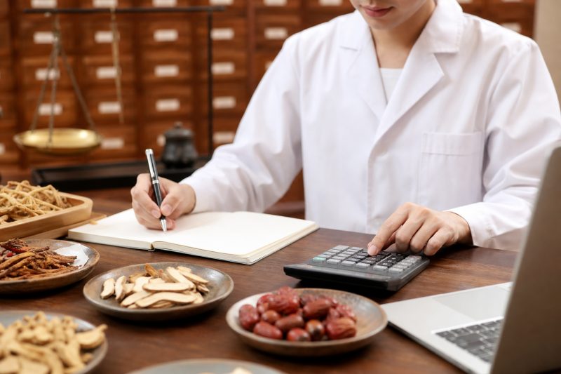 如何規劃中醫診所原料的採購預算？｜中醫診所原料 說明圖